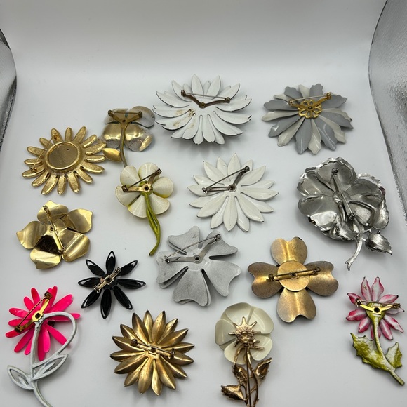 Vintage Enamel Metal Flower Brooch Lot of 15 - Picture 3 of 3